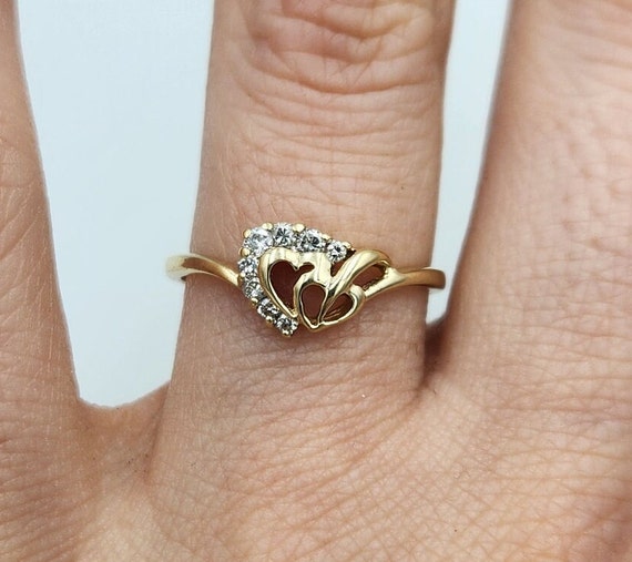 10k Yellow Gold Diamond Heart Ring, Size 6.5 - image 1