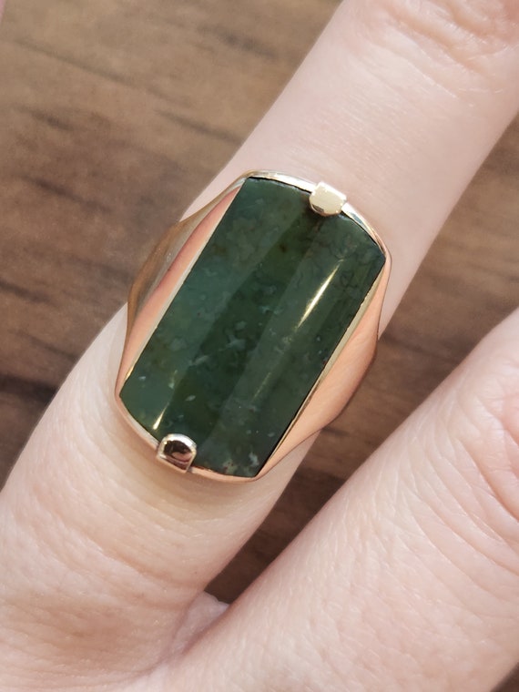 10k Yellow Gold Jade Ring, Size 5.25 - image 1