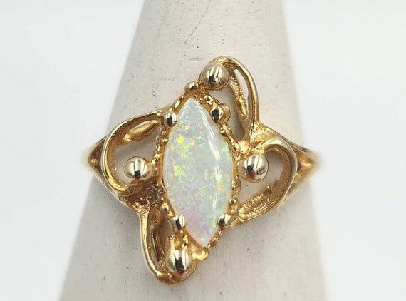 Vintage 10k Yellow Gold Opal Ring, Size 6.75 - image 1