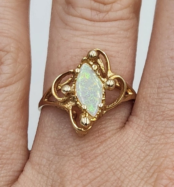 Vintage 10k Yellow Gold Opal Ring, Size 6.75 - image 3