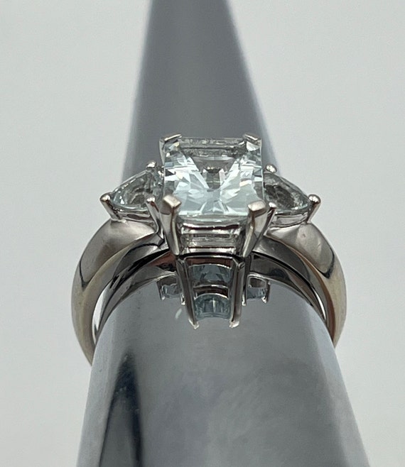 10k White Gold Aquamarine Ring, Size 7 - image 1