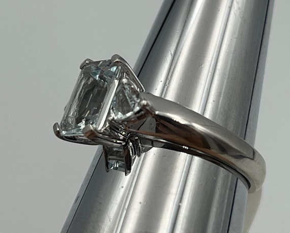 10k White Gold Aquamarine Ring, Size 7 - image 5