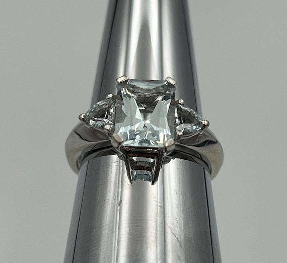 10k White Gold Aquamarine Ring, Size 7 - image 4