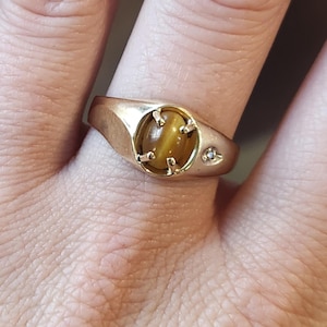 10k Yellow Gold Tiger&#39;s Eye & Diamond Ring, Size 9.25