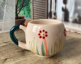 Handmade Daisy Ceramic Mug: Hand-Painted Coffee Cup