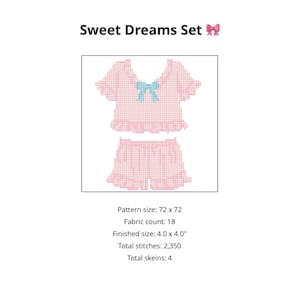 Könnte beinhalten: Ein Kreuzstichmuster für ein Sweet Dreams Set, mit einem rosa Oberteil und Shorts mit einer blauen Schleife. Die fertige Größe beträgt 10,16 x 10,16 cm. Das Muster enthält 2.350 Stiche und verwendet 4 Stränge.