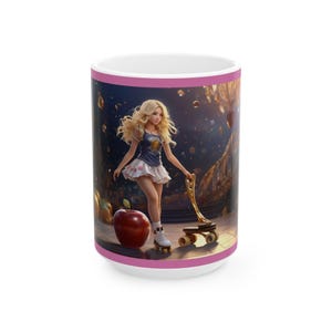 Peut inclure: Une tasse en céramique blanche avec un bord rose présente une illustration colorée d'une femme aux cheveux blonds portant une chemise bleu et blanc et une jupe blanche, faisant du roller sur un roller doré avec des roues rouges. La femme est entourée d'un fond de couleurs dorées et bleues avec une pomme rouge au premier plan.