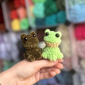 No Sew Crochet Frog PDF Pattern- Finnegan the Frog- Beginner Crochet Pattern- Market Make- Under 15 minutes