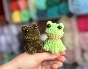 No Sew Crochet Frog PDF Pattern- Finnegan the Frog- Beginner Crochet Pattern- Market Make- Under 15 minutes