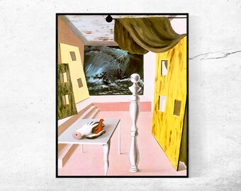 Puede incluir: Pintura surrealista que representa una habitación con una vista de un mar tormentoso a través de una ventana. Una mano blanca sosteniendo un pájaro rojo descansa sobre una mesa. También hay formas geométricas amarillas y verdes y una columna blanca.