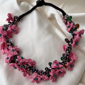 micro crochet flower necklace