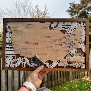 Arena Series Hockey américain canadien carte de voyage 11 x 18 po | Liste de contrôle de l'équipe | Grande enseigne encadrée avec imitation de bois