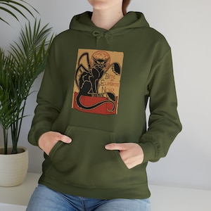 Puede incluir: Una sudadera con capucha verde con un estampado gráfico en blanco y negro de un gato negro con múltiples brazos y el texto "Bête de Eclipsante Noir".