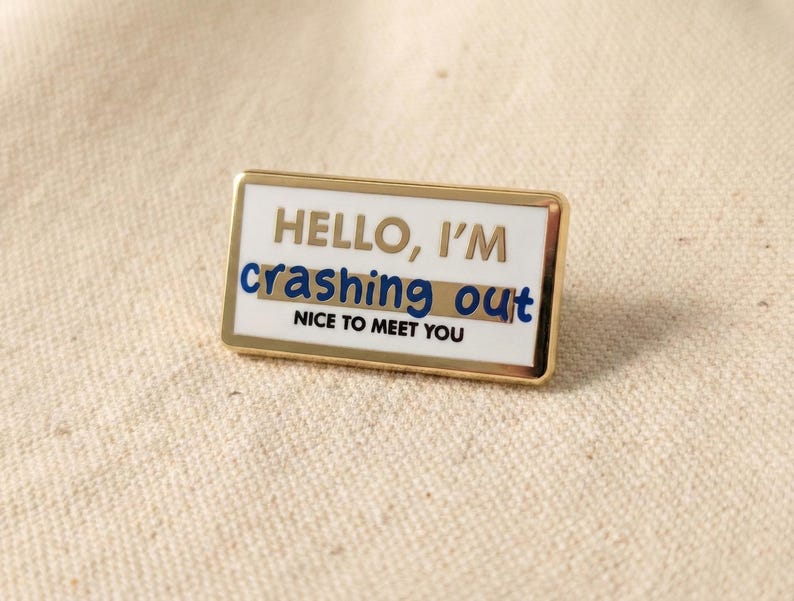 Hello I'm Tired Nametag Enamel Pin - Funny Mental Health Burnout Gift bild 7