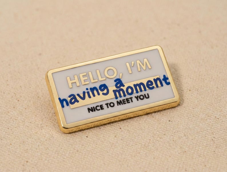 Hello I'm Tired Nametag Enamel Pin - Funny Mental Health Burnout Gift bild 6