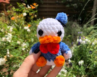 flauschiges Entenplüschtier gehäkelt