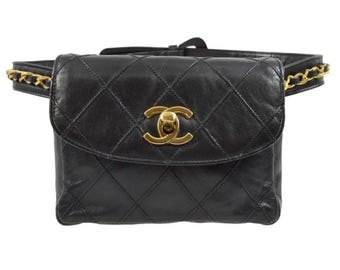 Chanel vintage zwarte gewatteerde heuptas van lamsleer met gouden ketting