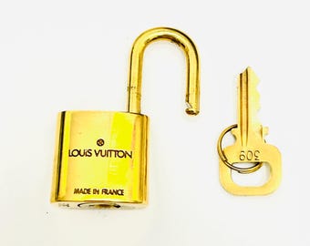 Accesorio con cierre de latón LOUIS VUITTON para bolso o collar