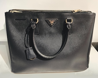 プラダ テスート レッド ナイロン メッセンジャー クロスボディバッグ