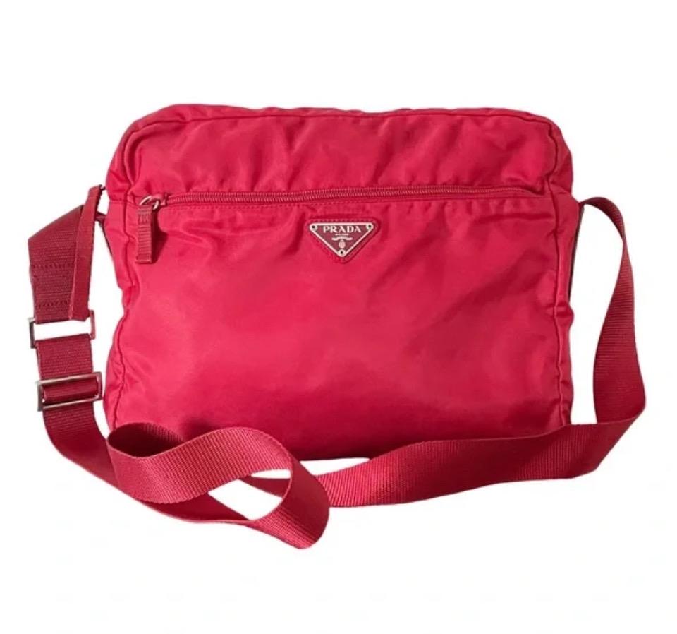 PRADAプラダ　メッセンジャーバッグ ショルダーテスートナイロン レッドA4可 Prada Tessuto Red Nylon Messenger Crossbody Bag Authentic - Etsy 日本