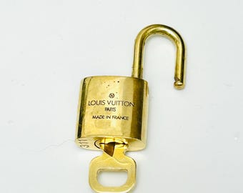 Accesorio con cierre de latón LOUIS VUITTON para bolso o collar