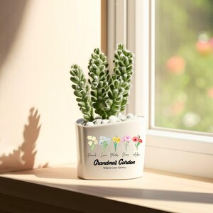 Personalized Flower Pot, Grandma’s Garden Flower Pot,  Flower Pot Gifts, Housewarming Gifts, Mother's Day Gifts, Gifts for Mom and Nana