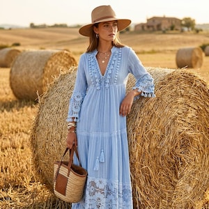 spanish beach dresses Lace Dress Size:IT 44 Blue Polka Dot Halter The bold floral print details:Corset