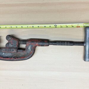 Vintage RIDGID Heavy Duty Pipe Cutter No. 1-2, Made in USA image 2