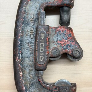 Vintage RIDGID Heavy Duty Pipe Cutter No. 1-2, Made in USA image 3
