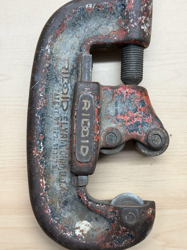 Vintage RIDGID Heavy Duty Pipe Cutter No. 1-2, Made in USA image 3