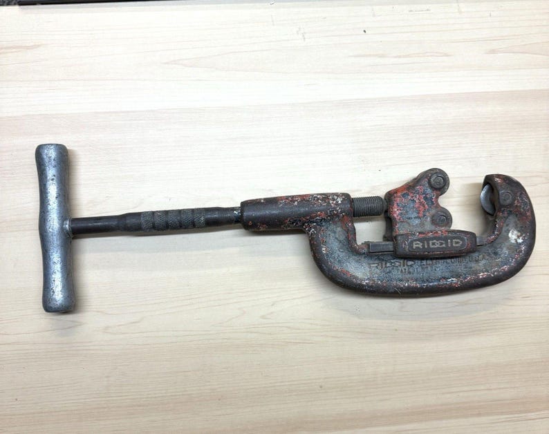 Vintage RIDGID Heavy Duty Pipe Cutter No. 1-2, Made in USA image 1