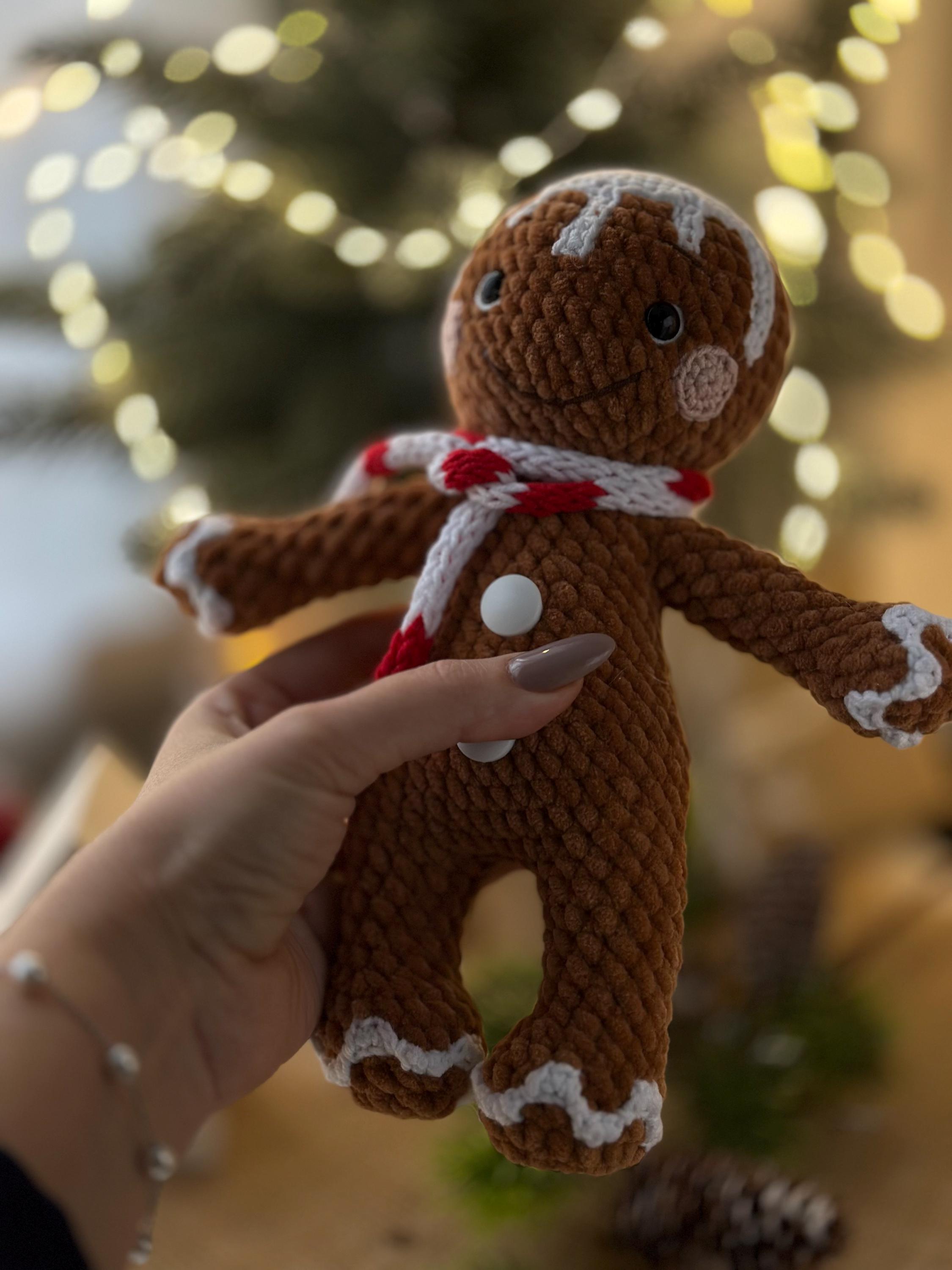 かぎ針編みのジンジャーブレッドマンのパターン：クリスマスアミグルミ