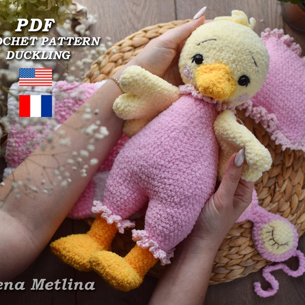 Crochet duck in pajamas pattern Amigurumi plush duck for sleeping pattern PDF in Eng/Fr Easter duckling with blanket and pillow crochet toy