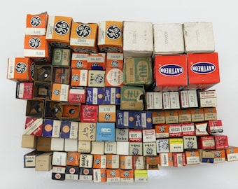 Lote de 95 tubos de radio VTG de marcas mixtas GE/Motorola/Hitachi y otras, sin probar.