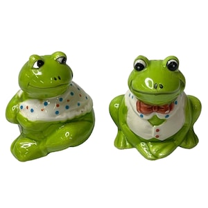 Otagiri Salt & Pepper Green Boy and Girl Frog Shakers Hand Painted Novelty Decor