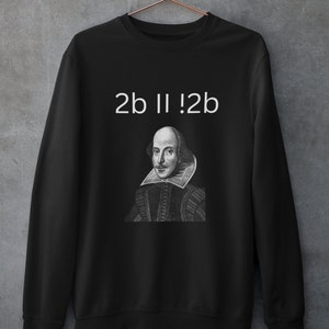 Könnte beinhalten: Schwarzer Pullover mit einem weißen Grafik von William Shakespeare und dem Text "2b || !2b".