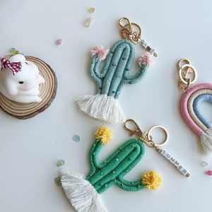 Llavero de cactus personalizado con borla hecha a mano - Llavero personalizado con nombres