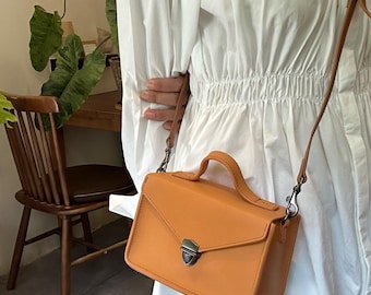 Bolso bandolera de cuero hecho a mano: minimalista, con compartimento para teléfono y llaves, bolso de hombro pequeño para uso diario.