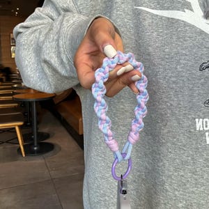 Handgefertigtes Telefon Lanyard mit Universal Pad, BOGO Angebot JETZT, für begrenzte Zeit Lavender
