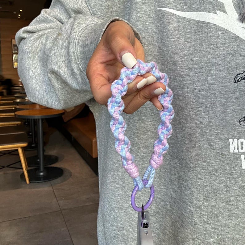 Handgefertigtes Telefon Lanyard mit Universal Pad, BOGO Angebot JETZT, für begrenzte Zeit Lavender