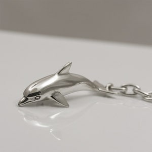 Llavero de delfín, llavero de plata esterlina con animales marinos, vida oceánica, regalo de amistad, dije de delfín realista, regalo para buceadores, surfistas, navegantes