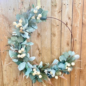 Moderner Eukalyptusfarn Hoop Kranz, Erdfarbener Kranz, Neutraler Beerenkranz, Sommer bis Herbst Home Decor