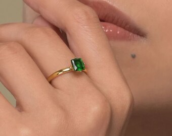 Minimalist Emerald Ring, Gemstone Ring, 14K Yellow Gold Plated, 1.6 Ct Emerald, Tiny Engagement Gift Ring, Daily Wear Ring, Women's Jewelry