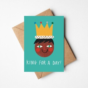 König für einen Tag Vatertags- oder Geburtstagskarte - 13x18 cm mit Kraftpapier-Umschlag – niedlicher POC illustrierter Feier Gruß für schwarze männliche Beziehungen