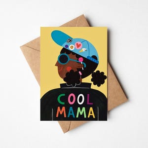 "Geburtstags- / Muttertagskarte ""Cool Mama"" 13x18 cm mit Kraftpapier-Umschlag - bunt illustrierte Grußkarte für schwarze Mama, Stiefmutter oder werdende Mama."