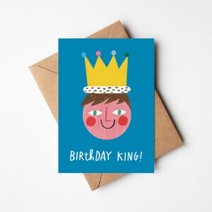 Geburtstagskarte König 13x18 cm mit Kraft Umschlag - Niedliche illustrierte Karte für Beste Freundin, Freund, Papa, Ehemann, Bruder, Sohn, Neffe, Onkel