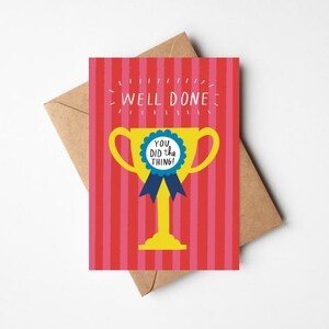 Carte de félicitations amusante de 5 x 7 pouces avec enveloppe kraft - voeux de réussite illustrés amusants - vous avez fait le nécessaire ! trophée