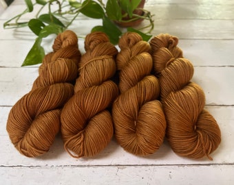 Hand Dyed Superwash Merino Yarn – Autumn Spice, Sock Weight (437 yds)