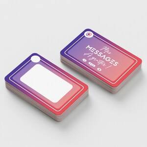 May include: Two stacks of rectangular cards with a gradient design of red, pink, and purple. One stack has a white rectangle, and the other has the text "Mes MESSAGES &Agrave; gratter!" in white.