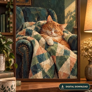 Könnte beinhalten: Ein gerahmter Kunstdruck mit einem Ölgemälde einer orangefarbenen getigerten Katze, die friedlich auf einem dunkelblauen, gesteppten Sessel schläft, bedeckt mit einer geometrischen Patchwork-Decke in Blaugrün, Creme und zartem Rosa.